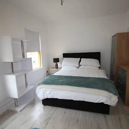 24b Pimlico *